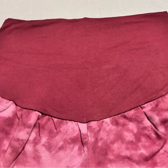 Old Navy Rose Maternity Leggings - Picture 3 of 4